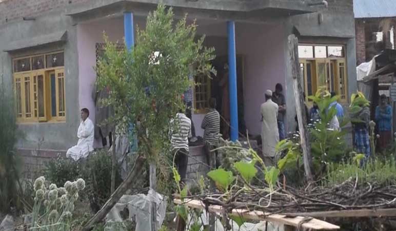 Special police officer, his wife shot dead by militants in J-K's Pulwama; daughter injured